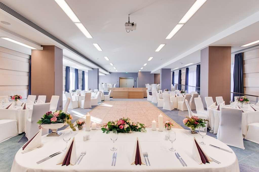 Doubletree By Hilton Hotel Cluj - City Plaza Удобства фото
